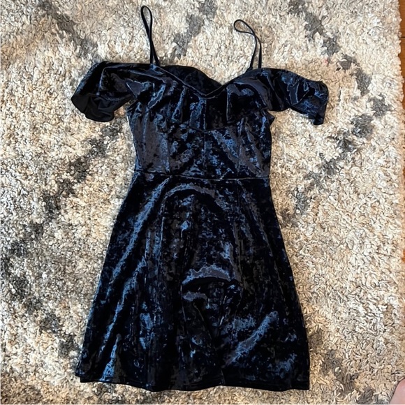 American Eagle Outfitters Dresses & Skirts - American Eagle Elegant Blue Velvet Dress XS NEW